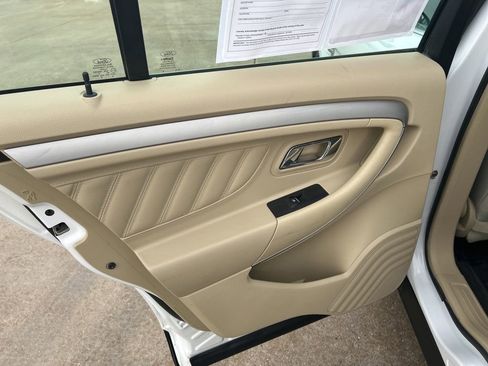 Used 2019 Ford Taurus SE image 16