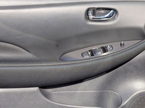 Used 2023 Nissan Leaf S image 11