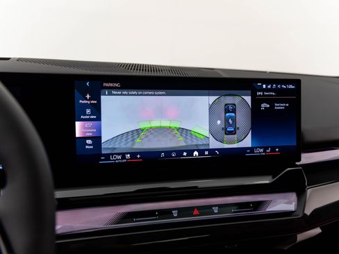 Certified 2025 BMW i5 xDrive40 w/ Premium Package image 25