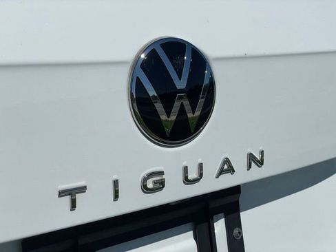 Used 2022 Volkswagen Tiguan SE R-Line image 34