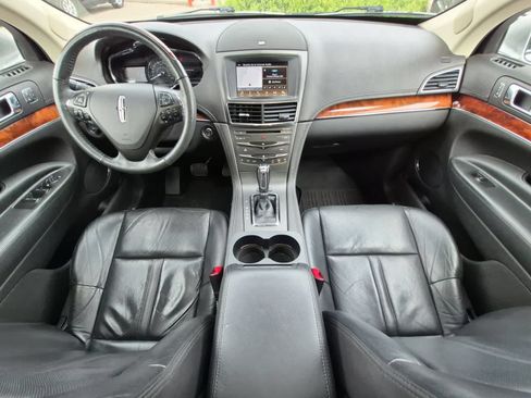 Used 2019 Lincoln MKT AWD image 15