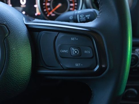 Used 2023 Jeep Gladiator Willys image 9