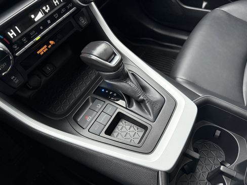 Used 2022 Toyota RAV4 XLE Premium image 26