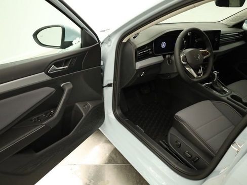 New 2026 Volkswagen Jetta SE image 9