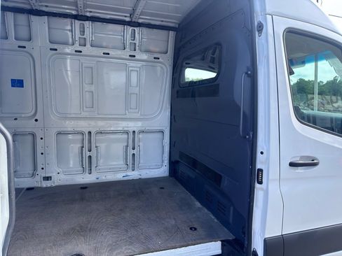 Used 2023 Mercedes-Benz Sprinter 2500 image 30
