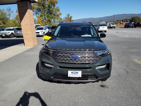 Used 2023 Ford Explorer XLT w/ Equipment Group 202A image 3