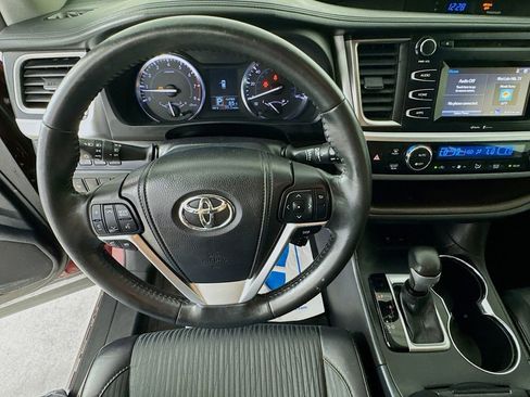 Used 2014 Toyota Highlander Plus FWD image 11
