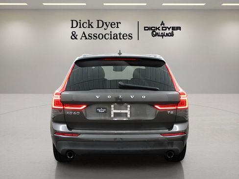 Used 2019 Volvo XC60 T5 Momentum w/ Multimedia Package image 3