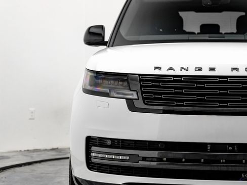 Used 2024 Land Rover Range Rover SE image 25