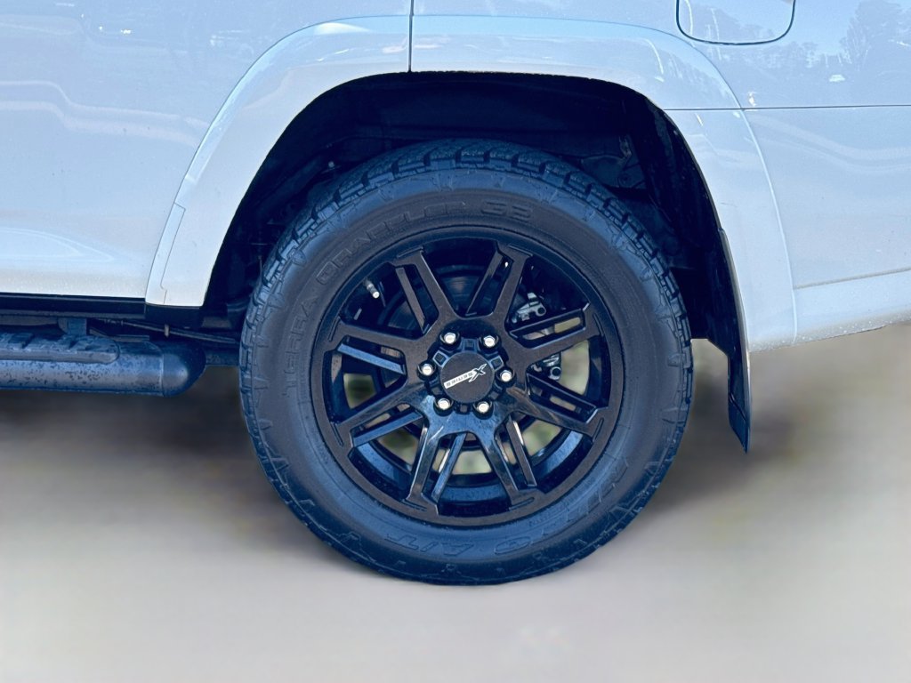 Used 2021 Toyota 4Runner SR5 Premium w/ Moonroof Package AWD/4WD image 38