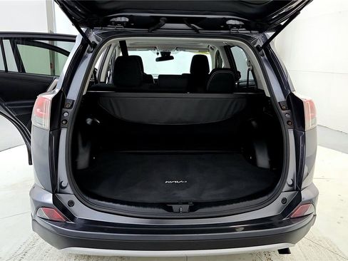 Used 2018 Toyota RAV4 XLE w/ Carpet Mat Package image 20