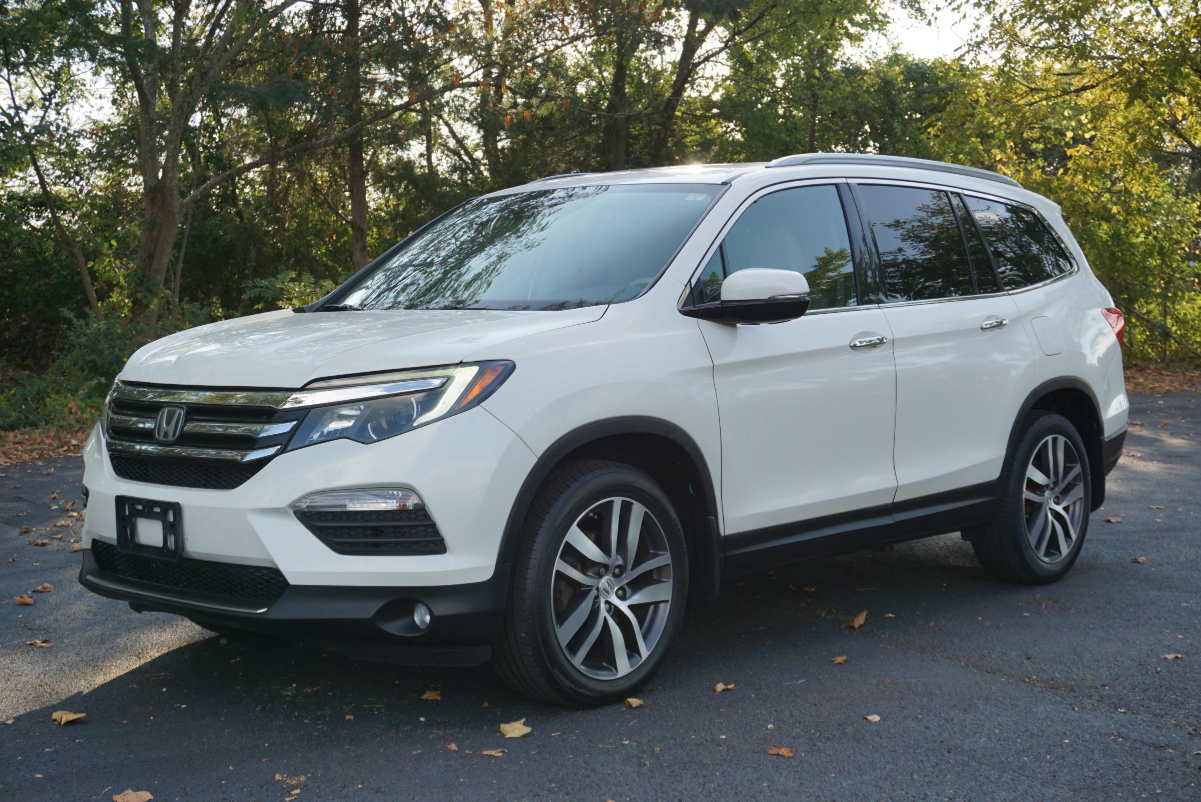 Used 2016 Honda Pilot Touring image 1