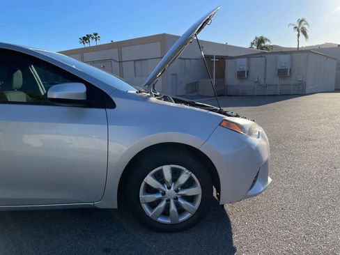 Used 2014 Toyota Corolla LE image 31