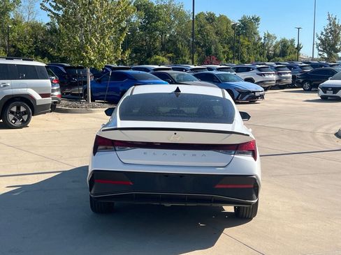 Certified 2025 Hyundai Elantra Sport FWD image 11