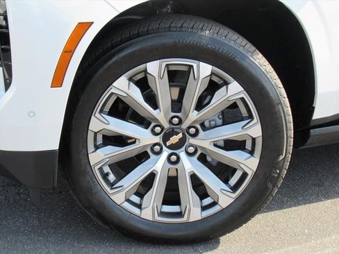 Certified 2025 Chevrolet Suburban High Country image 7