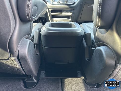 Used 2025 Chrysler Pacifica Select image 52