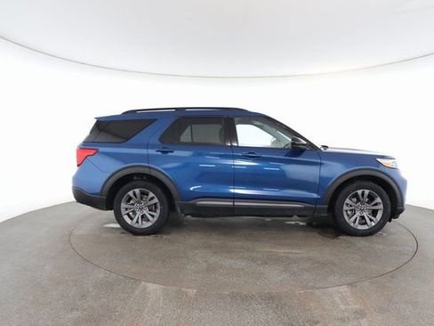 Used 2022 Ford Explorer XLT w/ Equipment Group 202A image 22