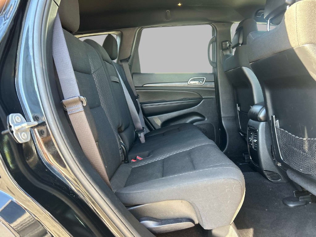 Used 2021 Jeep Grand Cherokee Laredo AWD/4WD image 18