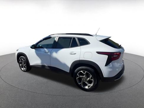 Used 2025 Chevrolet Trax LT FWD image 10