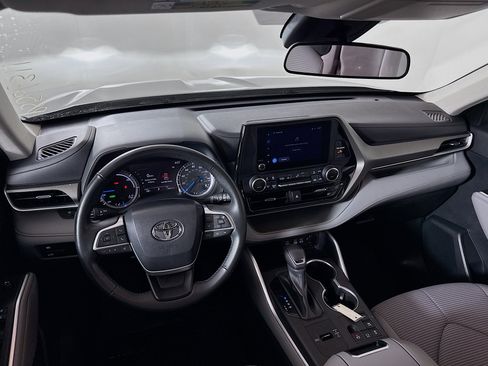 Certified 2023 Toyota Highlander LE image 21