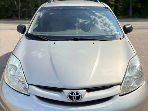 Used 2010 Toyota Sienna LE FWD image 9