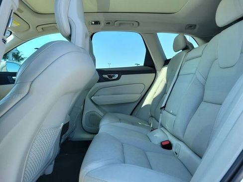 Used 2018 Volvo XC60 T6 Inscription w/ Luxury Seat Package image 22
