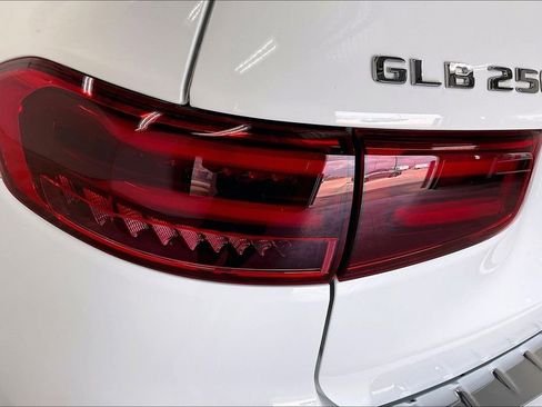 Used 2026 Mercedes-Benz GLB 250 4MATIC image 28