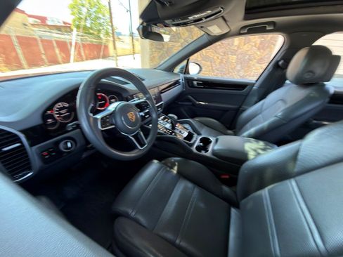 Used 2019 Porsche Cayenne AWD/4WD image 16