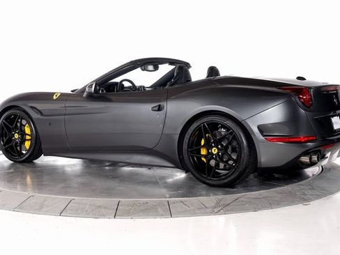 Used 2016 Ferrari California T image 7