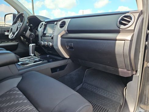 Used 2021 Toyota Tundra SR5 w/ SR5 Upgrade Package AWD/4WD image 28