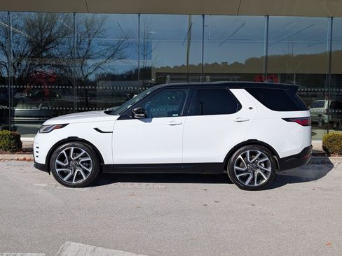 Certified 2024 Land Rover Discovery Dynamic SE image 3