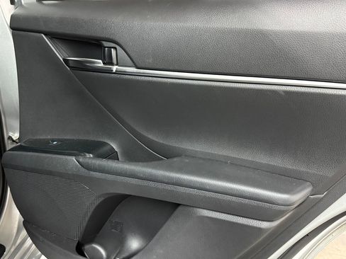 Used 2020 Toyota Camry SE image 31