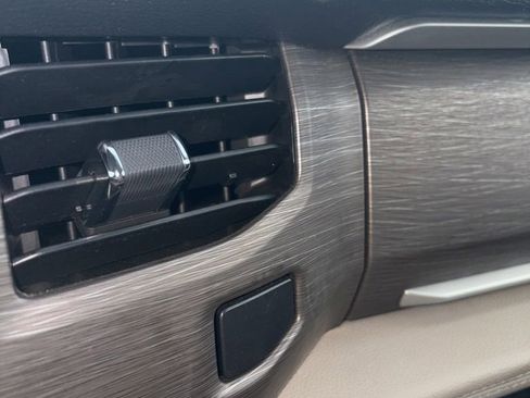 Used 2024 Ford Expedition Limited image 38