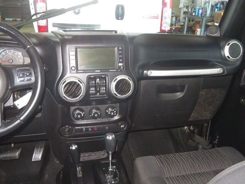 Used 2012 Jeep Wrangler Unlimited Sahara w/ Mopar Chrome Edition Group image 36