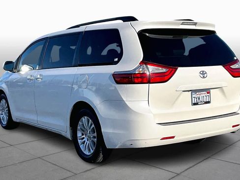 Used 2017 Toyota Sienna XLE image 11