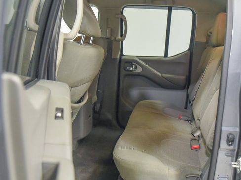 Used 2021 Nissan Frontier SV w/ Midnight Edition Floor Mats image 4