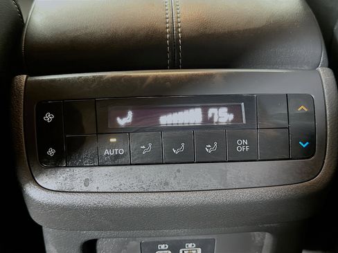 Used 2023 Nissan Pathfinder SL image 25