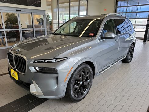 Used 2025 BMW X7 xDrive40i AWD/4WD image 1