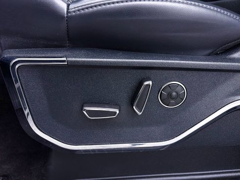 Used 2025 Ford F150 Platinum w/ FX4 Off-Road Package image 23