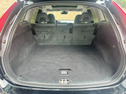 Used 2016 Volvo XC60 T5 Premier w/ Proximity Package FWD image 4