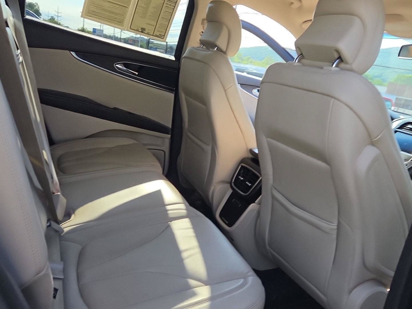 Used 2018 Lincoln MKX Select w/ Select Plus Package AWD/4WD image 19