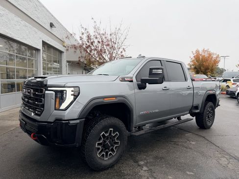 Used 2025 GMC Sierra 2500 AT4X image 1