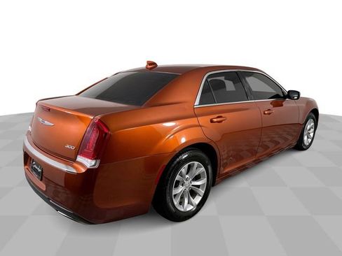 Used 2021 Chrysler 300 Touring RWD image 8