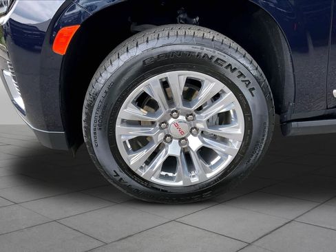 Used 2024 GMC Yukon XL Denali AWD/4WD image 11