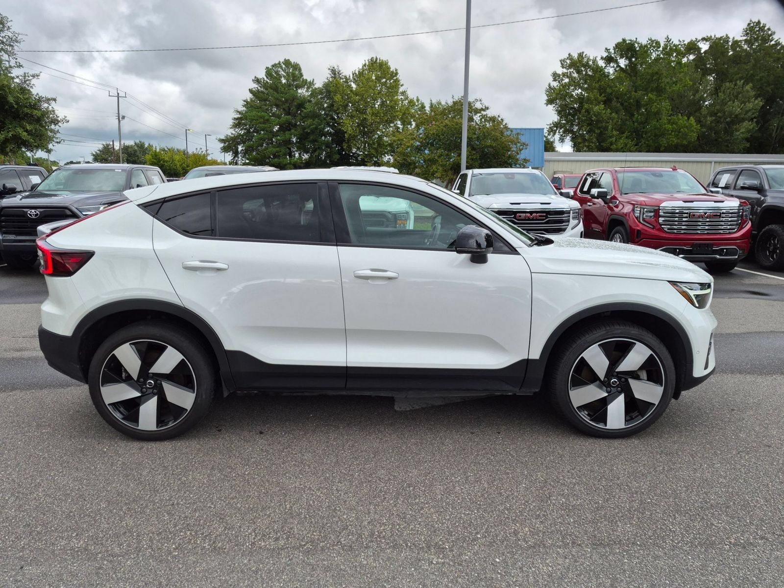 Used 2023 Volvo C40 P8 Recharge Ultimate w/ Protection Package Premier AWD/4WD image 2