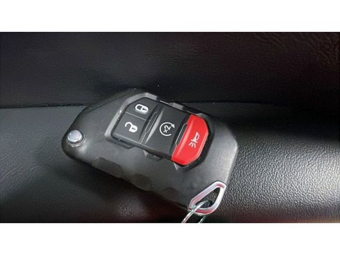 Used 2025 Jeep Wrangler Sahara image 11