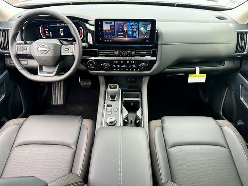 New 2026 Nissan Pathfinder SL image 3