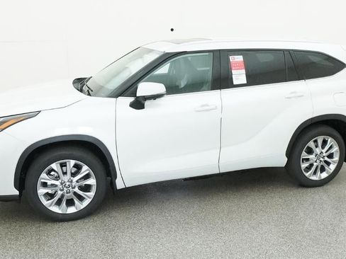 New 2026 Toyota Highlander Limited AWD/4WD image 2