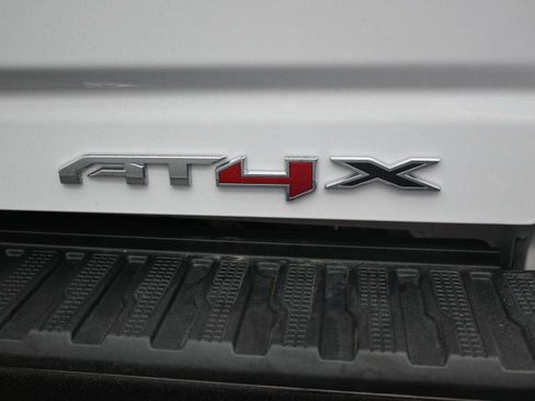 Used 2026 GMC Sierra 2500 AT4X image 17