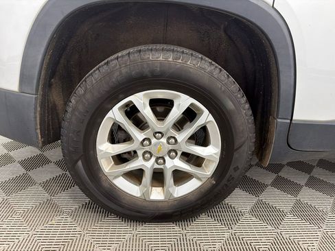 Used 2019 Chevrolet Traverse LS FWD image 18